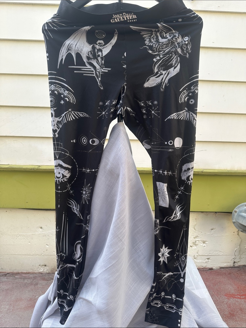 SACAI Black Jean Paul Gaultier Edition Dr. Woo Graphic Leggings